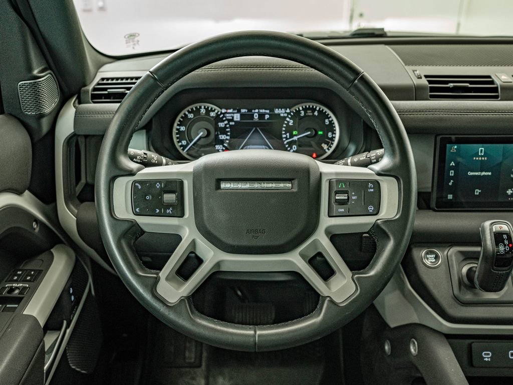 Used 2023 White Land Rover X-Dynamic SE image 22