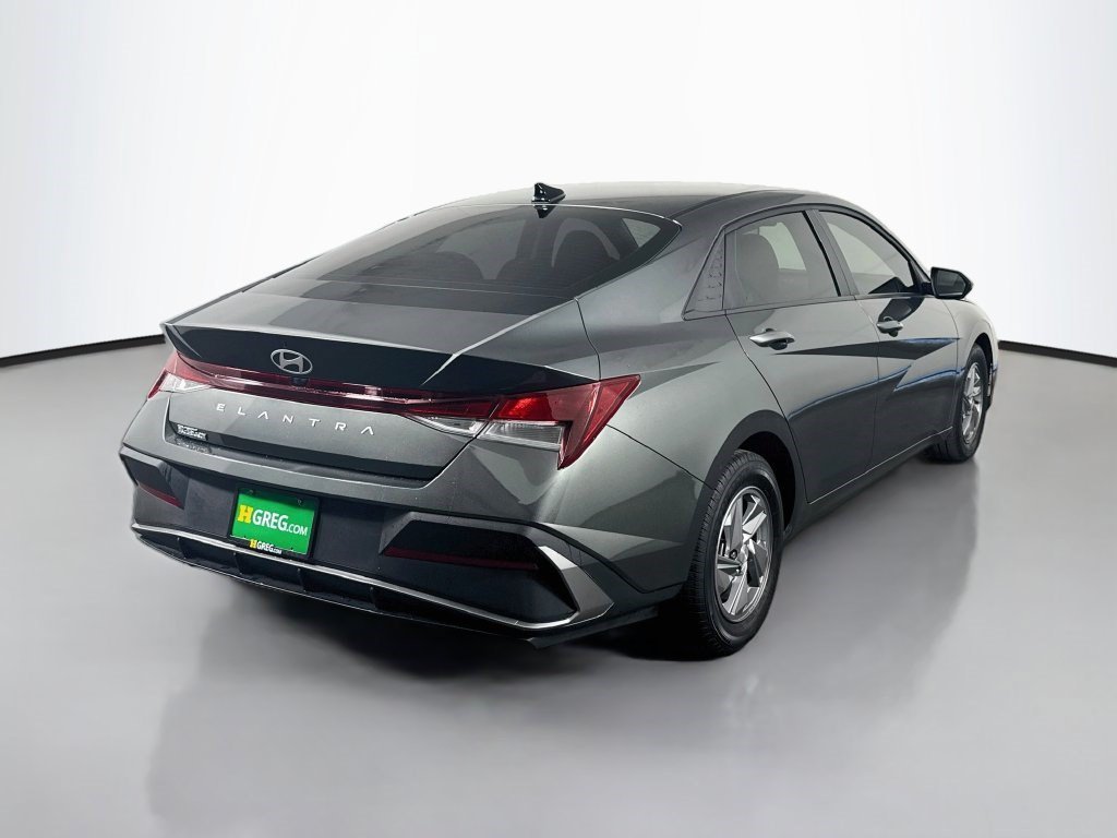 Used 2025 Amazon Gray Hyundai SE image 7