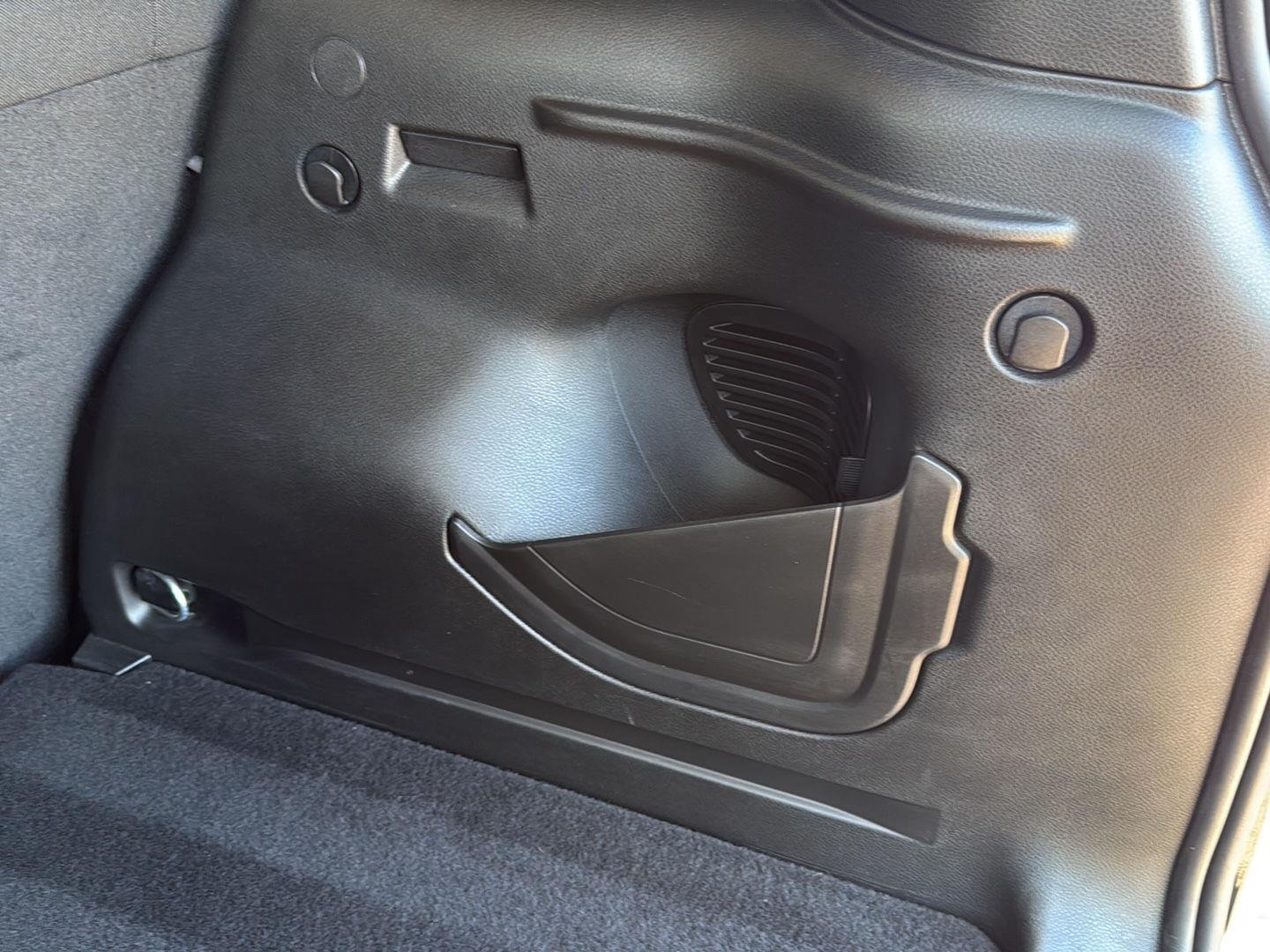 Used 2022 Black Clearcoat Jeep Latitude image 29