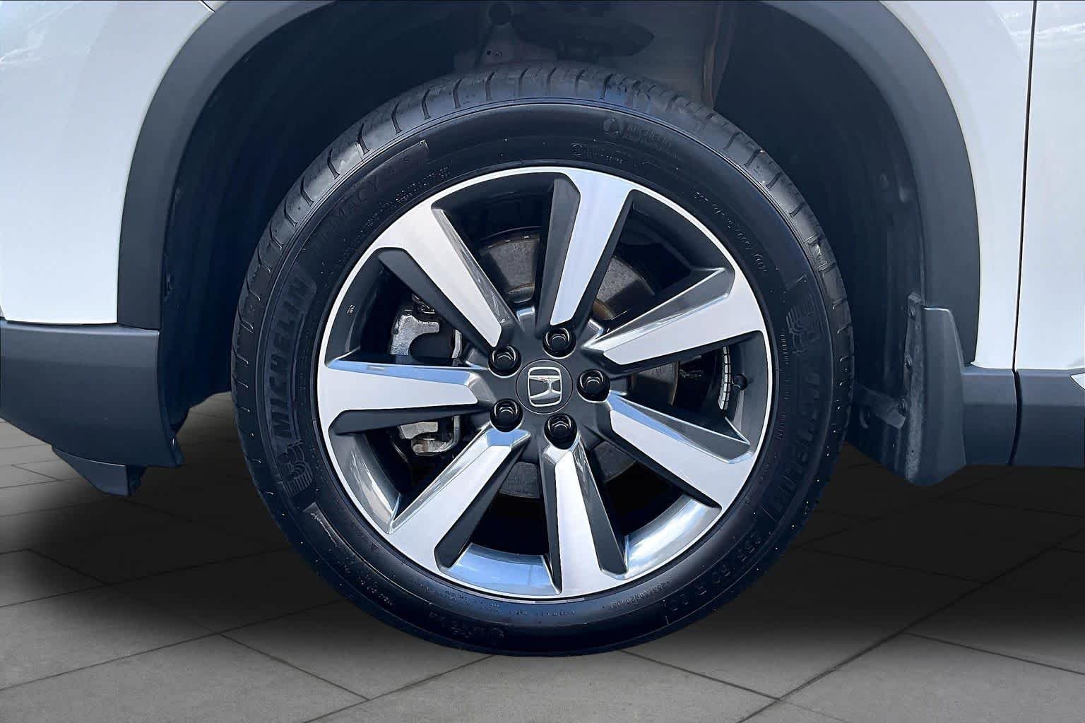 Used 2025 Platinum White Pearl Honda Touring image 11