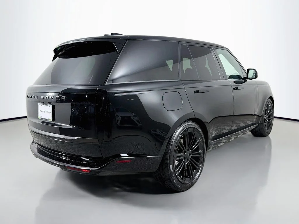 New 2026 Santorini Black Land Rover SE image 5
