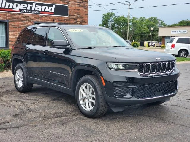 Used 2023 Diamond Black Crystal Pearlcoat Jeep Laredo X image 2