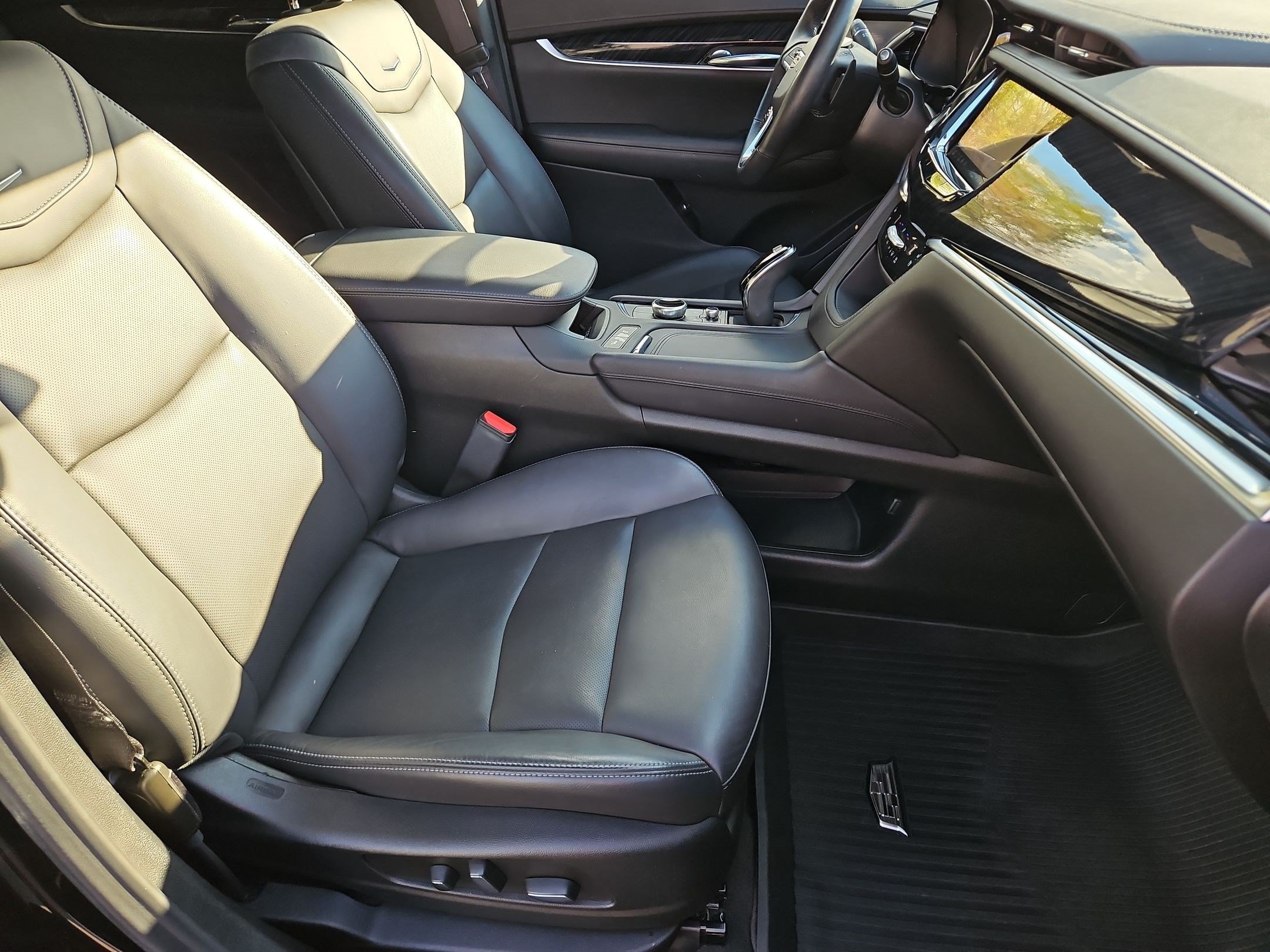 2025 Cadillac XT6 Premium Luxury - Photo 30