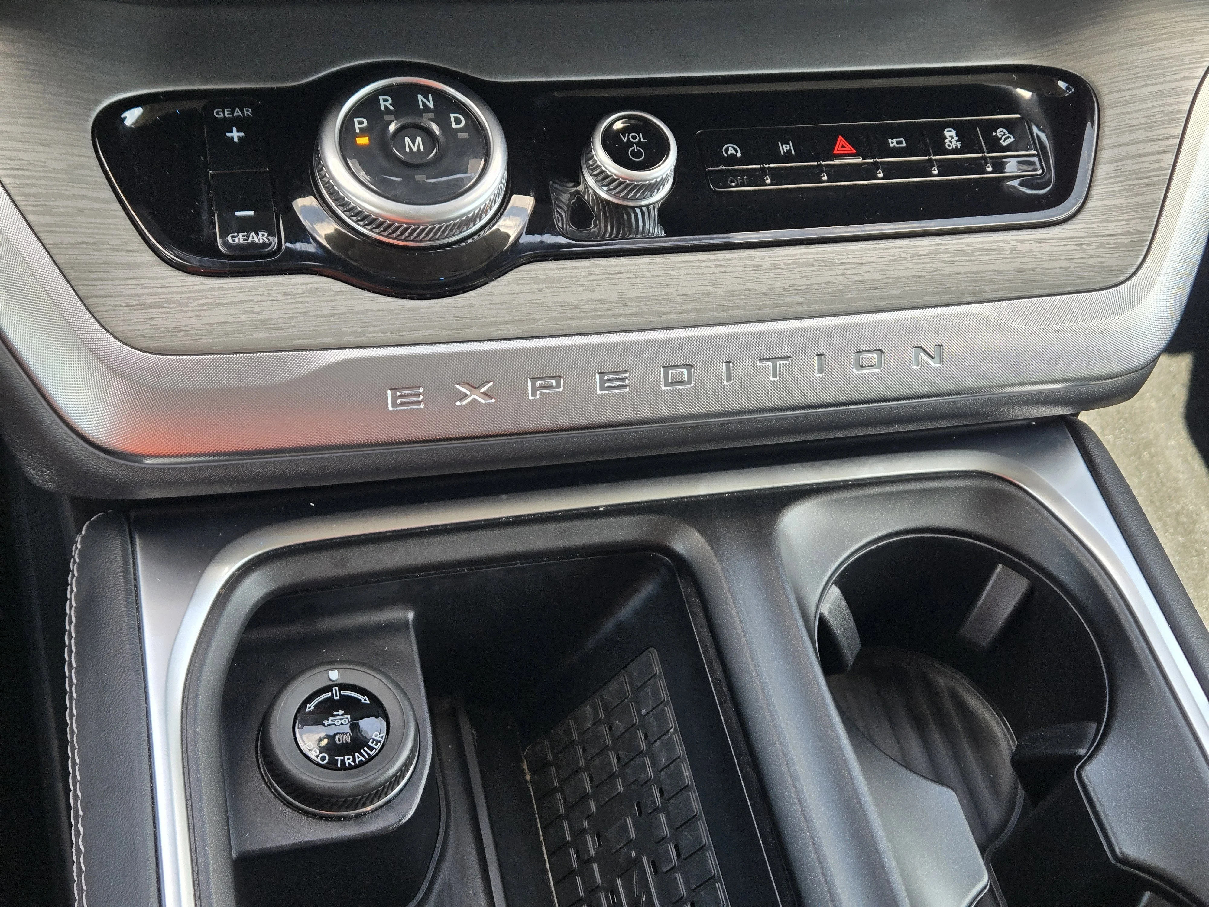 Used 2025 Black Ford Platinum image 30