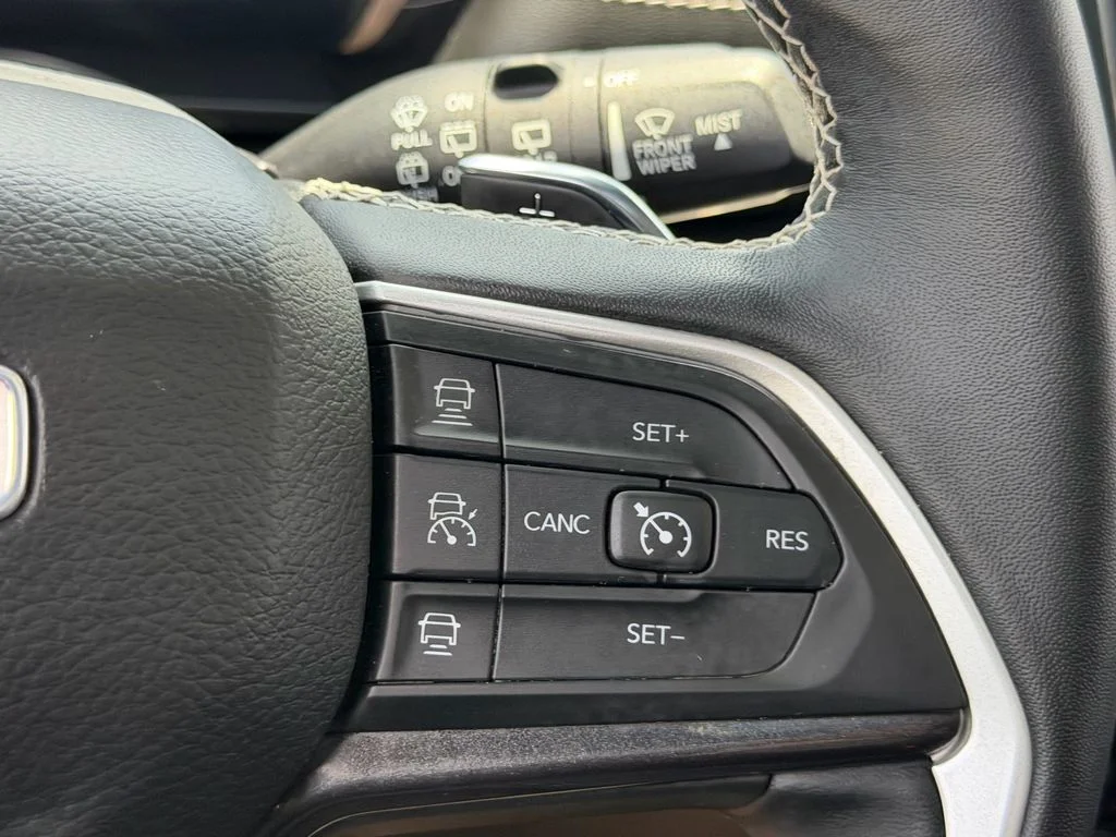 Used 2022 Gray Jeep Altitude image 20