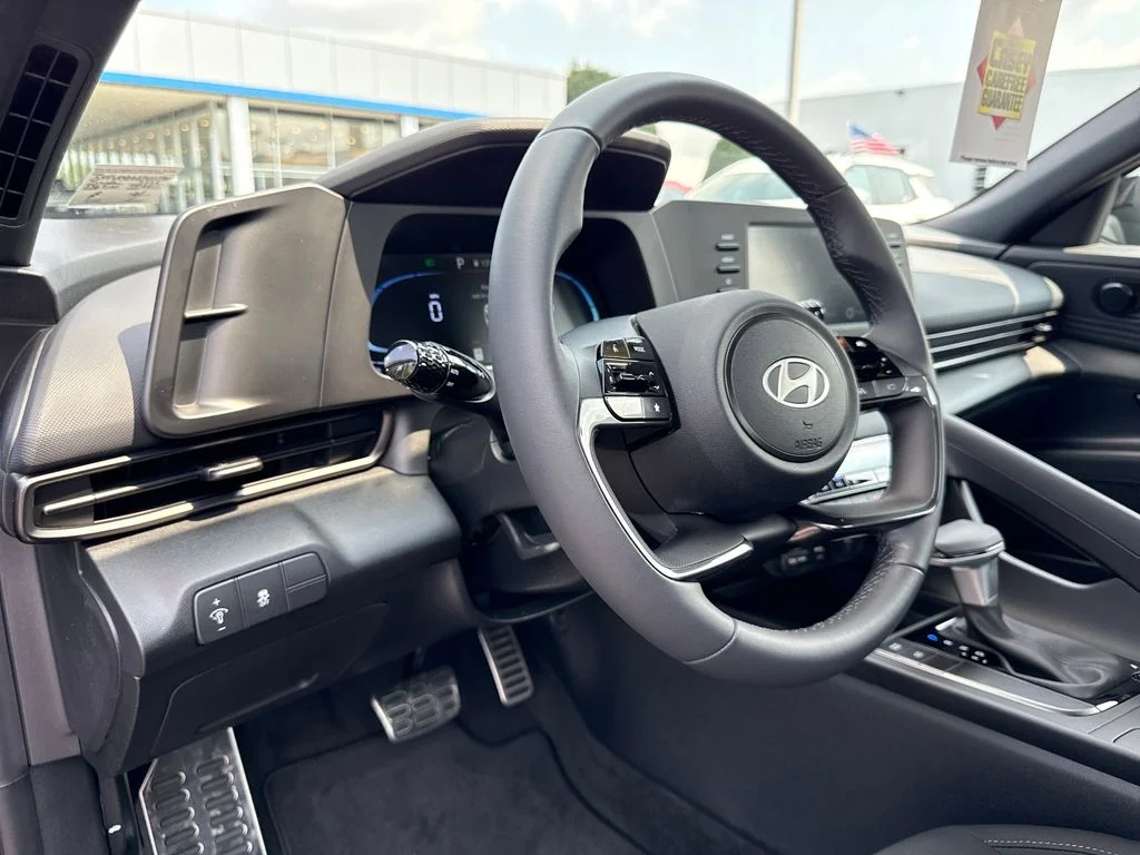 Used 2026 Black Hyundai SEL Sport image 13