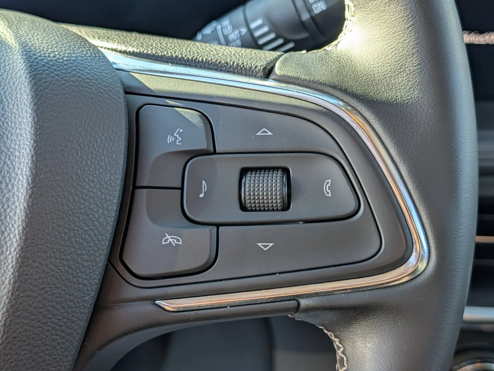 Used 2024 Ebony Twilight Metallic Buick Preferred image 32