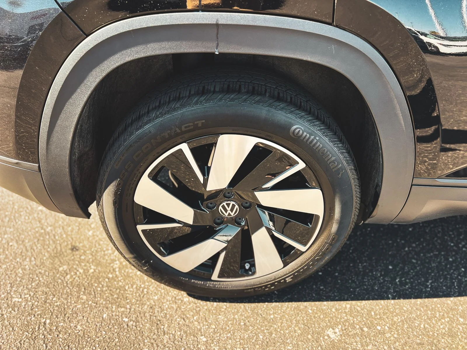 2024 Volkswagen Atlas Cross Sport SE w/Tech - Photo 10