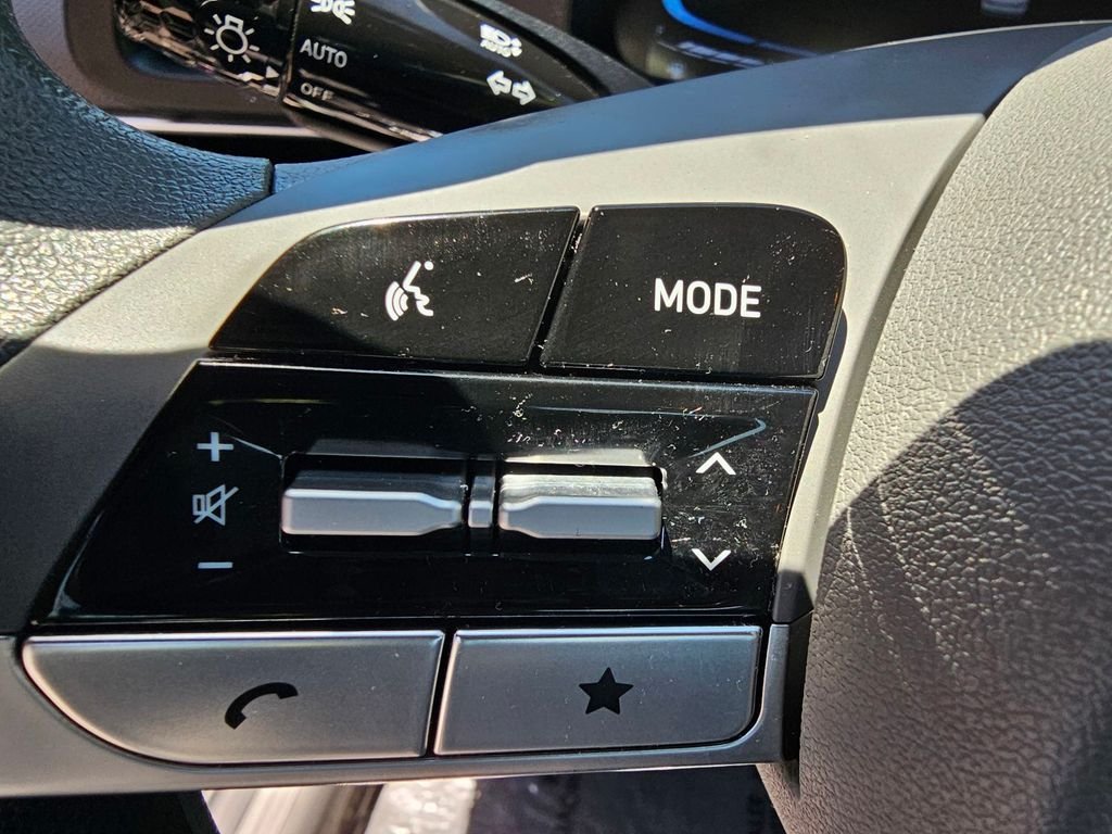 2025 Hyundai Elantra SE - Photo 25