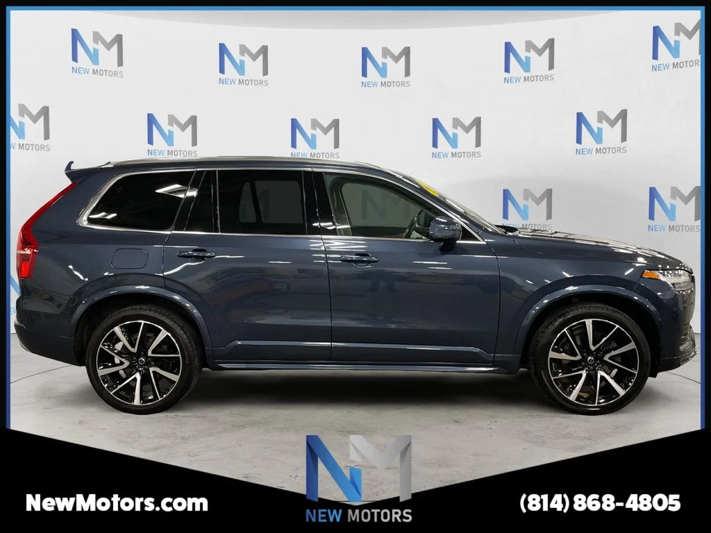 Used 2022 Denim Blue Metallic Volvo T6 Momentum image 6