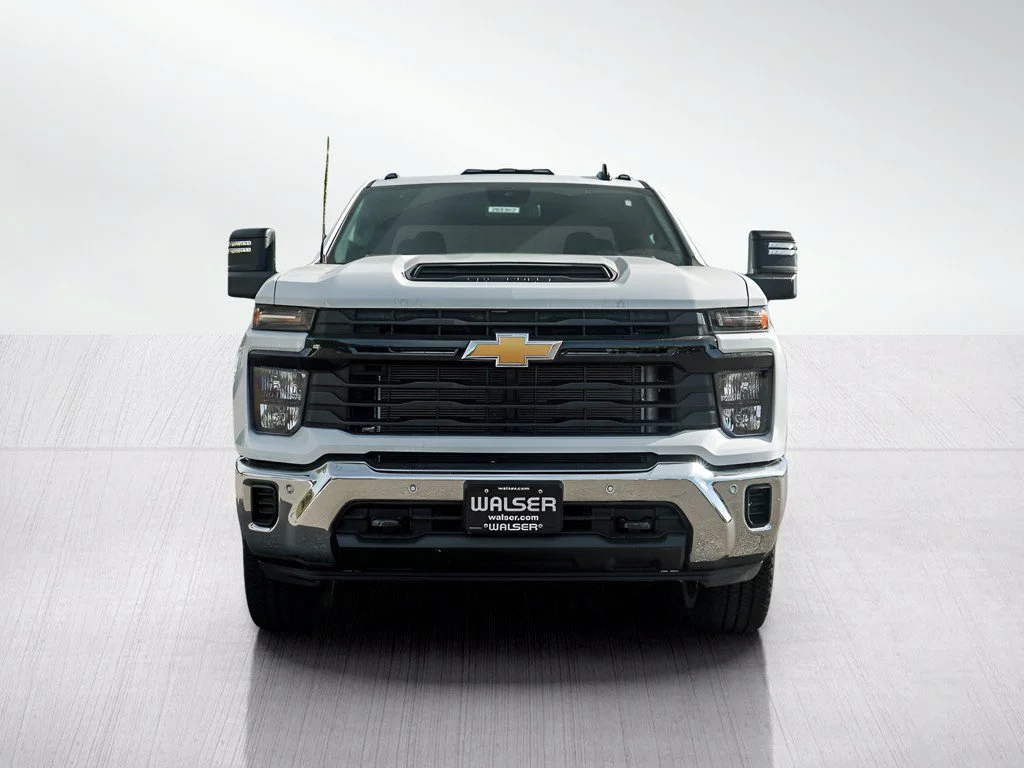 New 2026 Summit White Chevrolet WT image 2