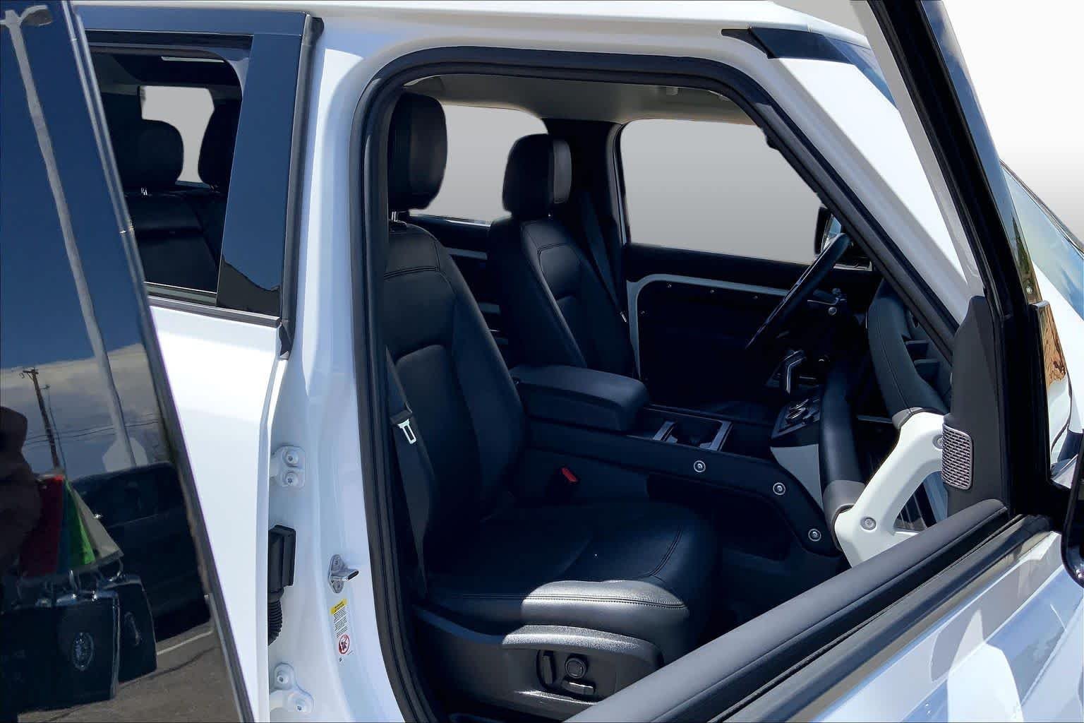 Used 2024 Fuji White Land Rover S image 8