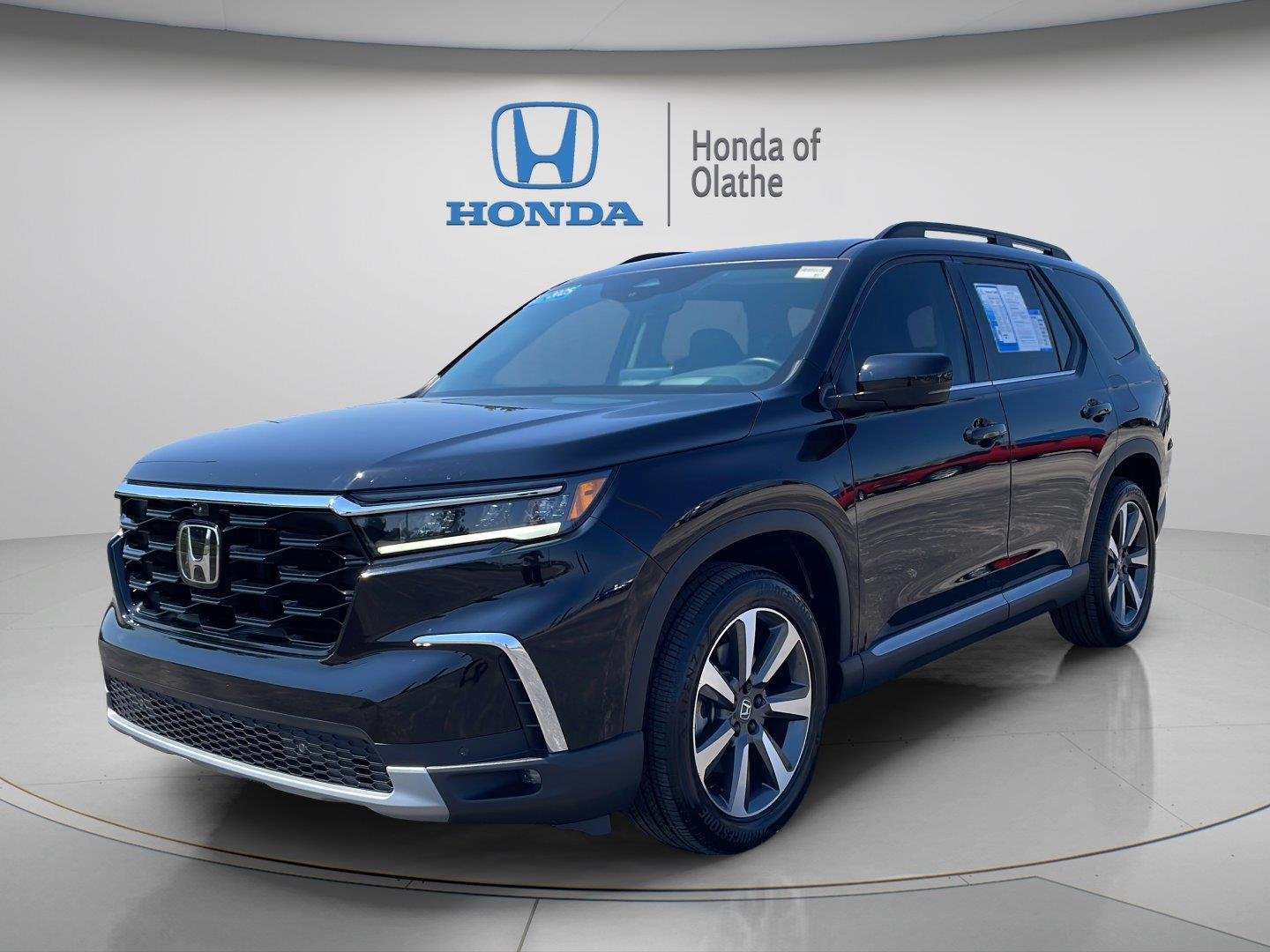 Certified Used 2025 Crystal Black Pearl Honda AWD Elite image 7