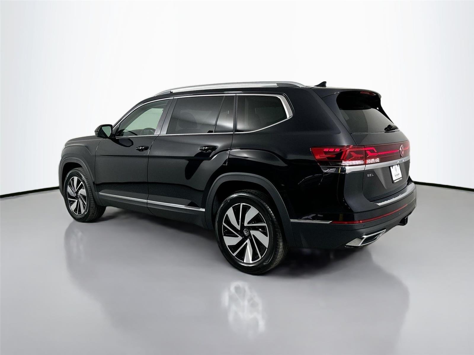 New 2026 Deep Black Pearl Volkswagen 2.0T SEL image 7