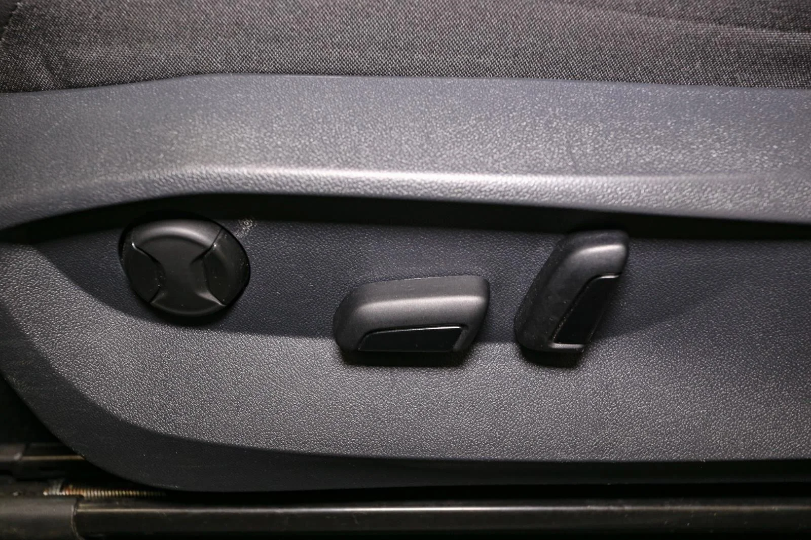 Used 2022 Platinum Gray Metallic Volkswagen SE image 43
