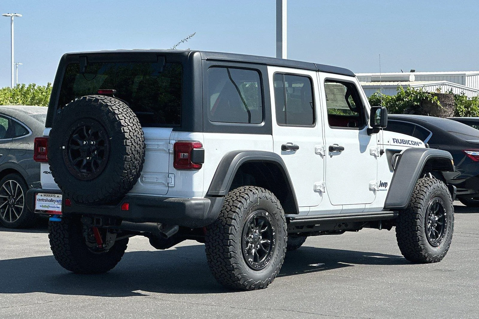 New 2023 Bright White Clearcoat Jeep Rubicon 20th Anniversary image 4