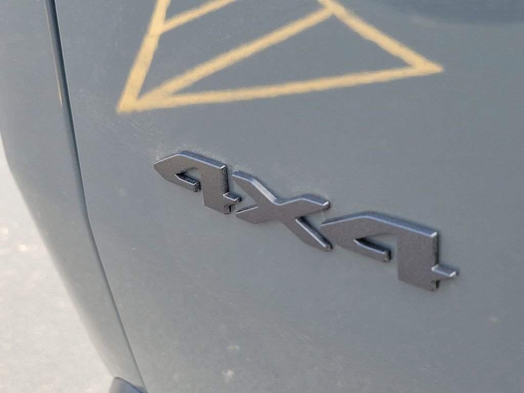 New 2026 Sting-Gray Clear-Coat Exterior Paint Jeep Laredo image 7