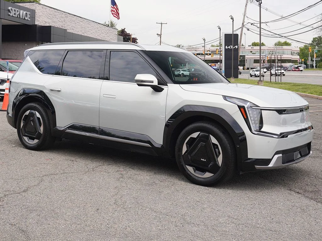 Used 2024 Kia Ev9 Land with VIN KNDADFS57R6031051 for sale in Riverdale, NJ