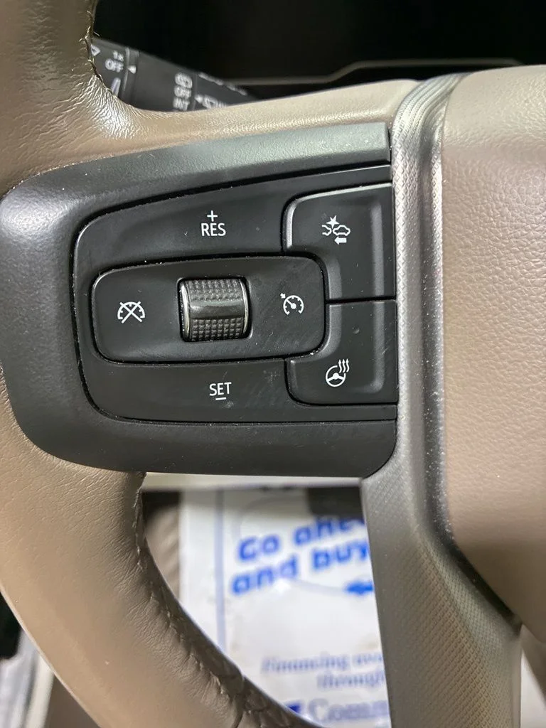 Used 2022 White GMC Denali image 16