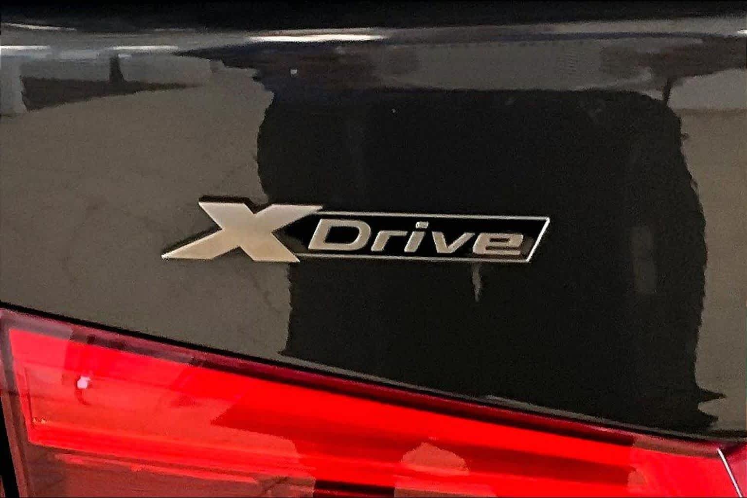 Used 2019 Dark Graphite Metallic BMW M550i xDrive image 9