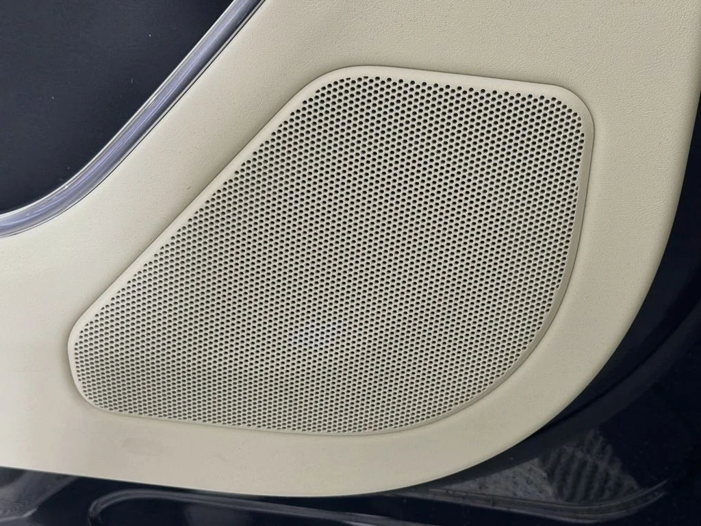 New 2026 Santorini Black Land Rover SE 7 Seats image 19