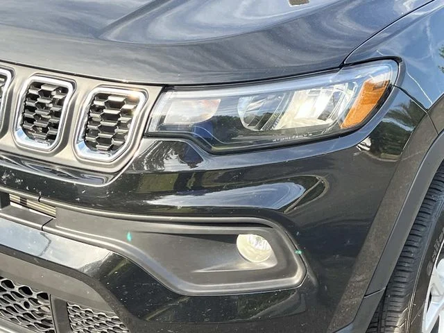 Used 2025 Black Jeep Latitude image 9
