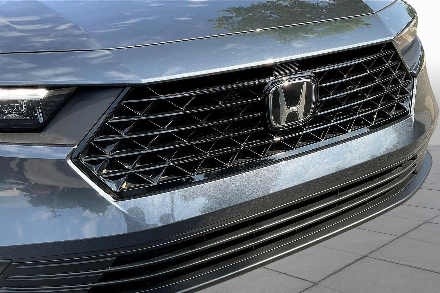 Used 2025 Meteorite Gray Metallic Honda LX image 28