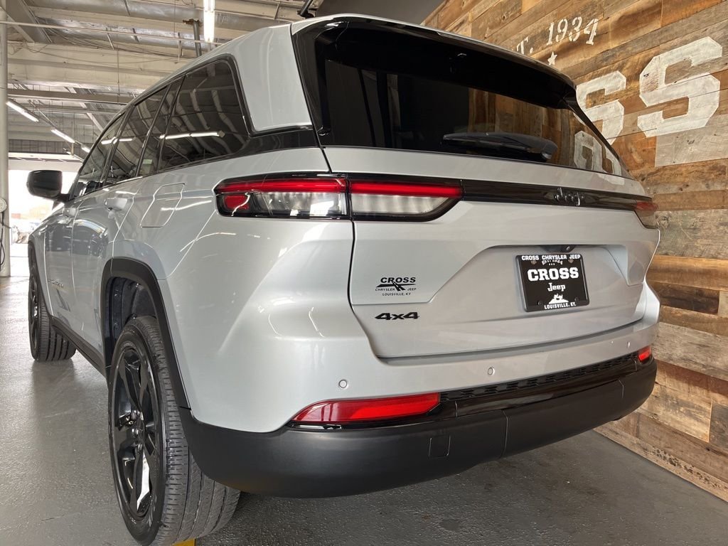 Used 2023 Silver Jeep Altitude X image 20