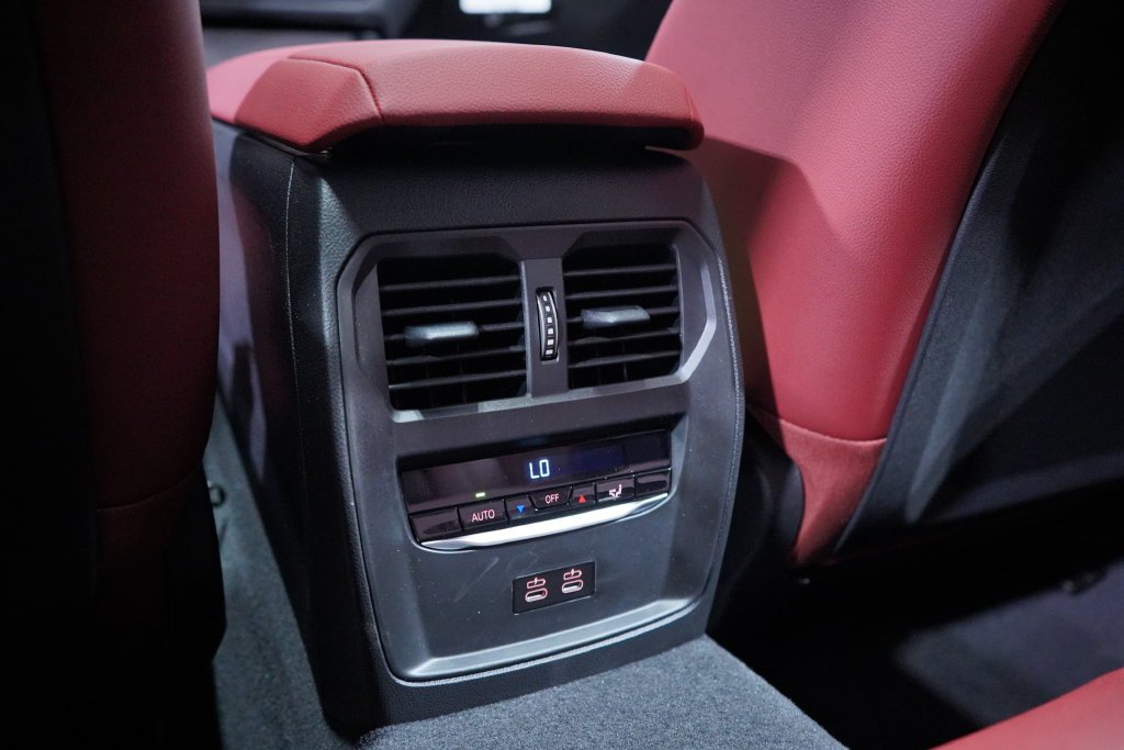 New 2026 Black Sapphire Metallic BMW eDrive40 image 13