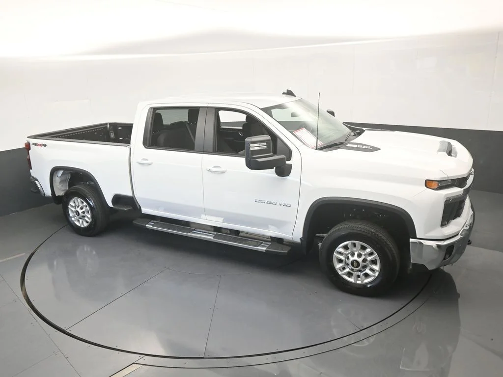 Used 2025 Summit White Chevrolet LT image 58