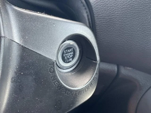 Used 2023 White Jeep Altitude image 25