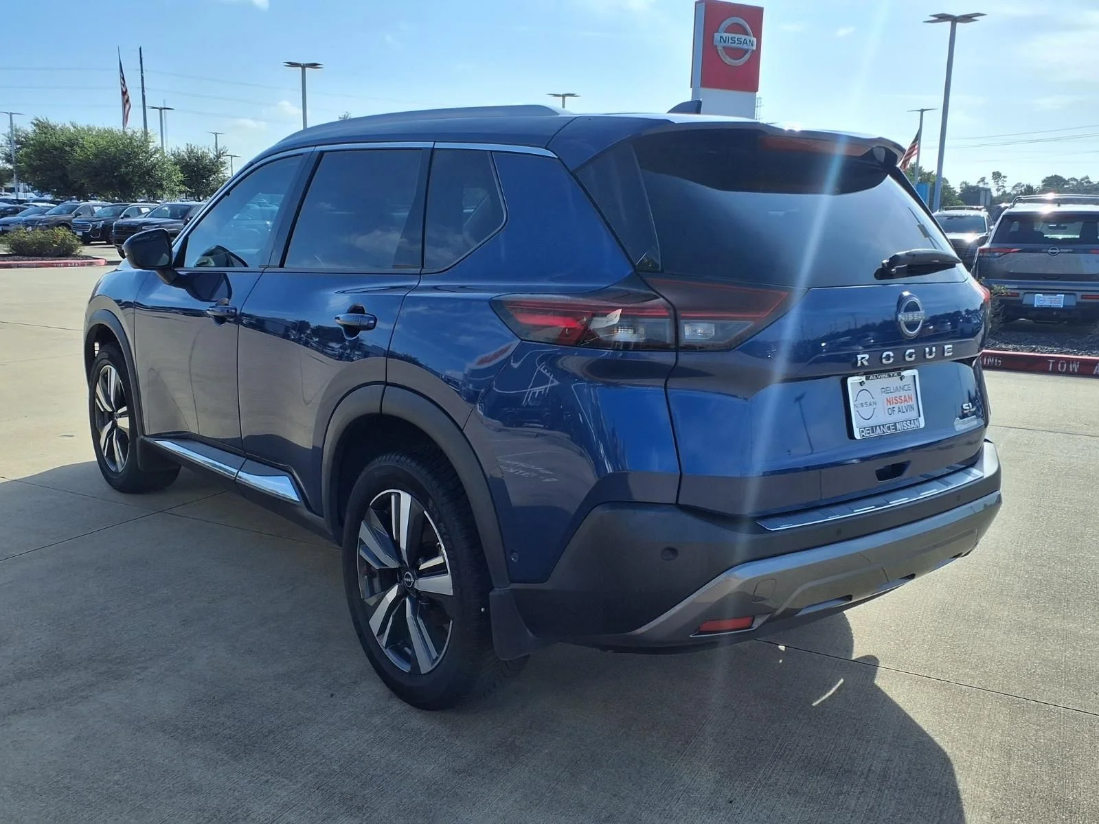 Used 2022 Blue Nissan SL image 2