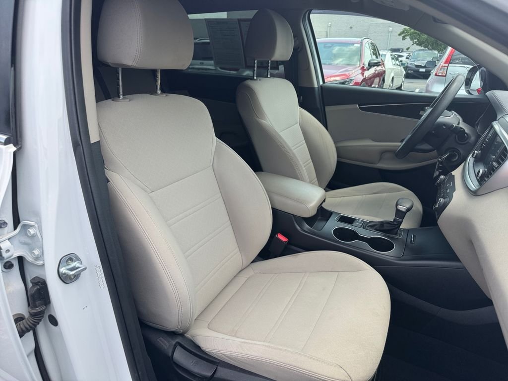 Used 2019 Snow White Pearl Kia LX image 18