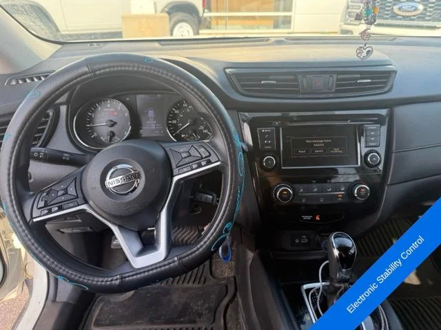 Used 2018 Glacier White Nissan S image 11