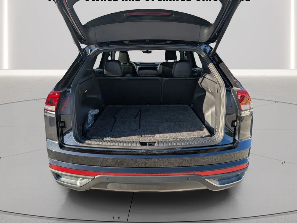 Used 2023 Black Volkswagen 2.0T SE w/Technology image 9