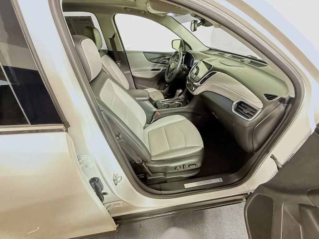 Used 2018 Iridescent Pearl Tricoat Chevrolet Premier image 26