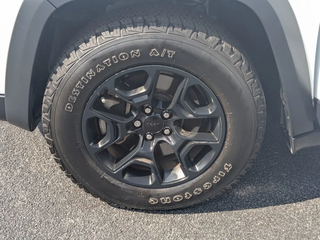 Used 2022 Bright White Clearcoat Jeep X image 10