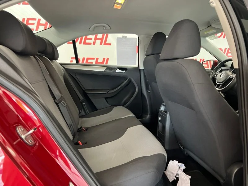 Used 2018  Volkswagen 1.4T S image 10