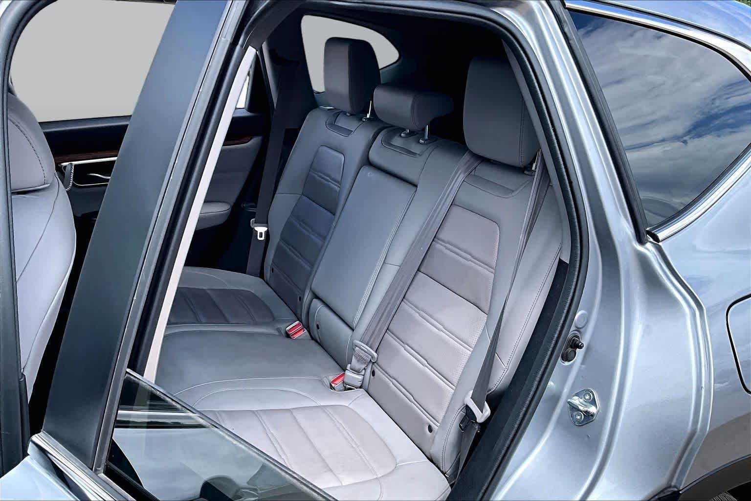 Used 2020 Lunar Silver Metallic Honda Touring image 17