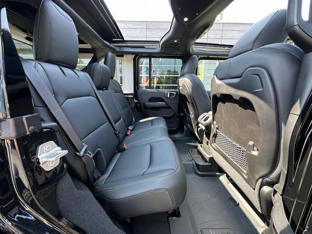 2025 Jeep Wrangler 4-Door Sahara - Photo 32