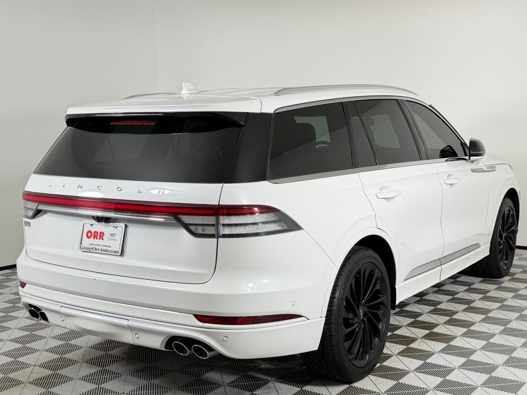 Used 2021 Ceramic Pearl Lincoln Reserve image 8