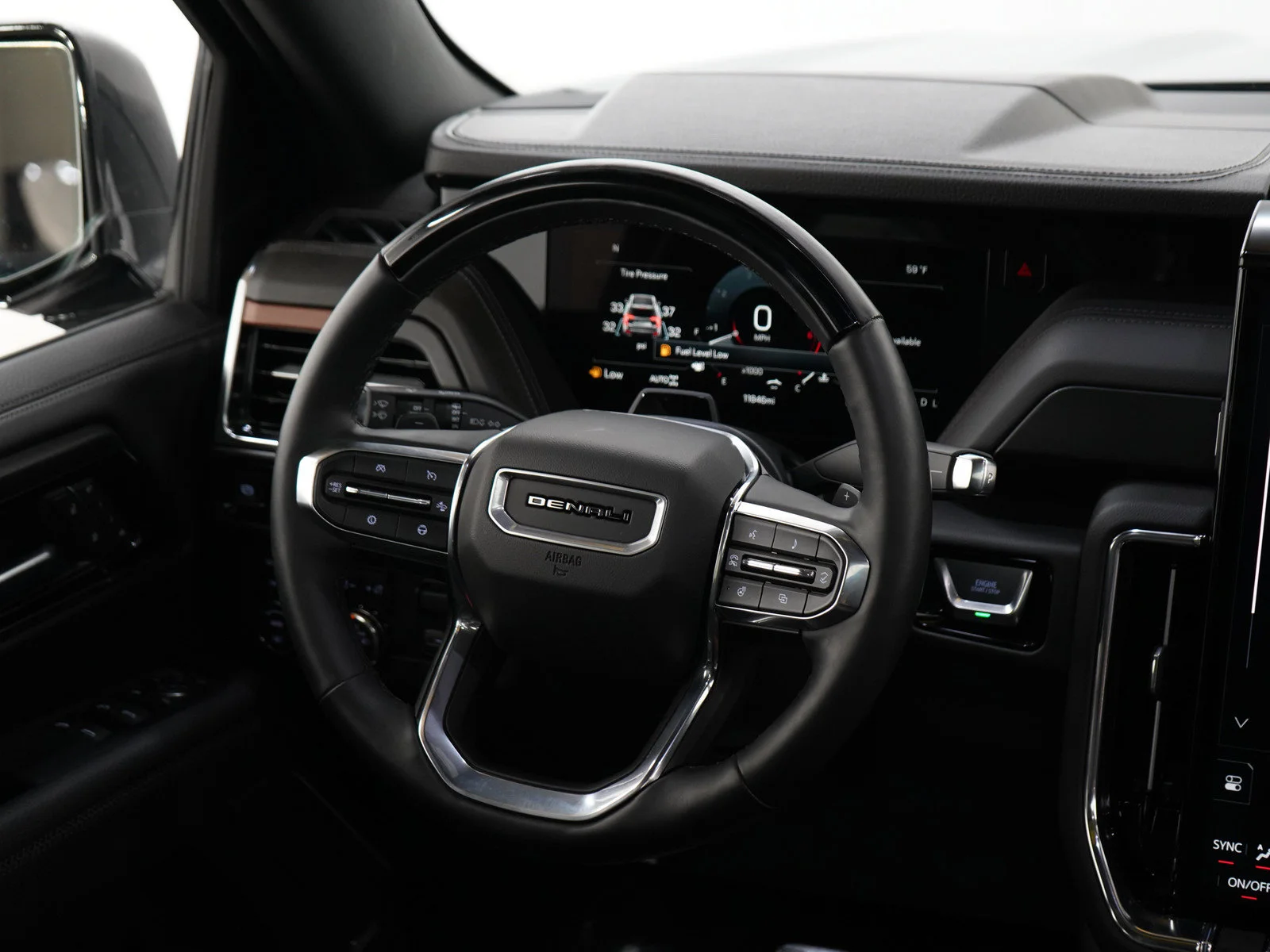 Used 2025  GMC Denali image 16