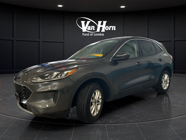 Used 2020 Magnetic Metallic Ford SE image 3