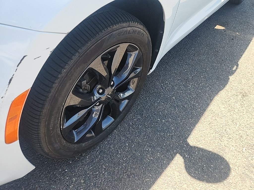 Used 2019 White Chrysler Touring L image 8