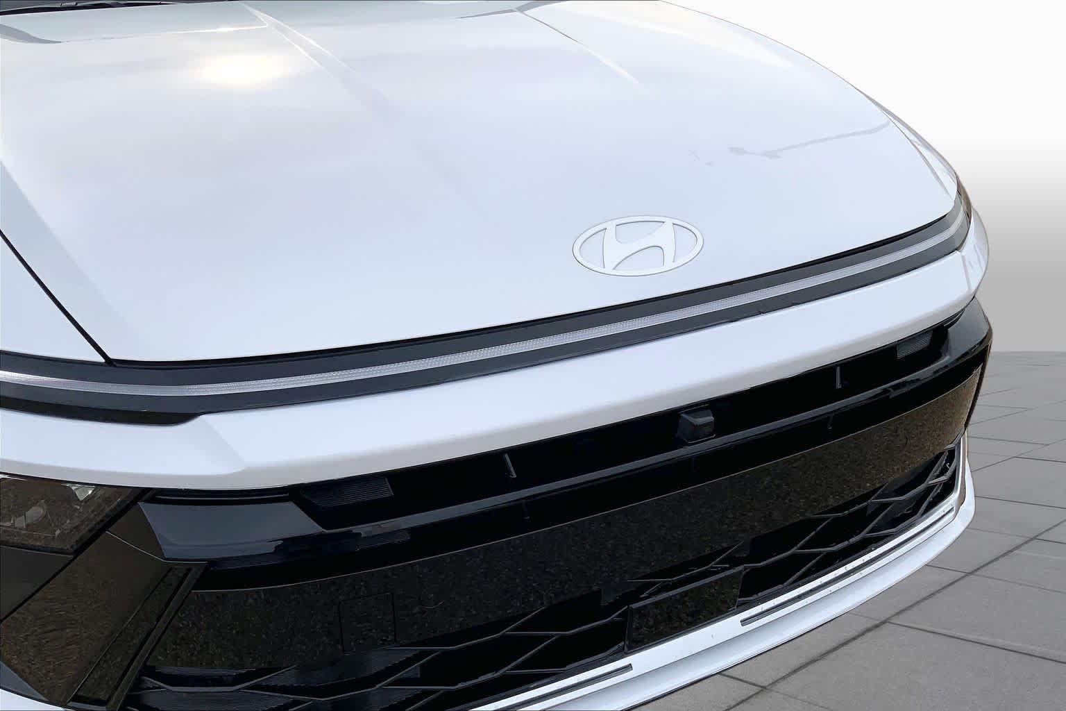 Used 2026 Serenity White Hyundai Blue image 30