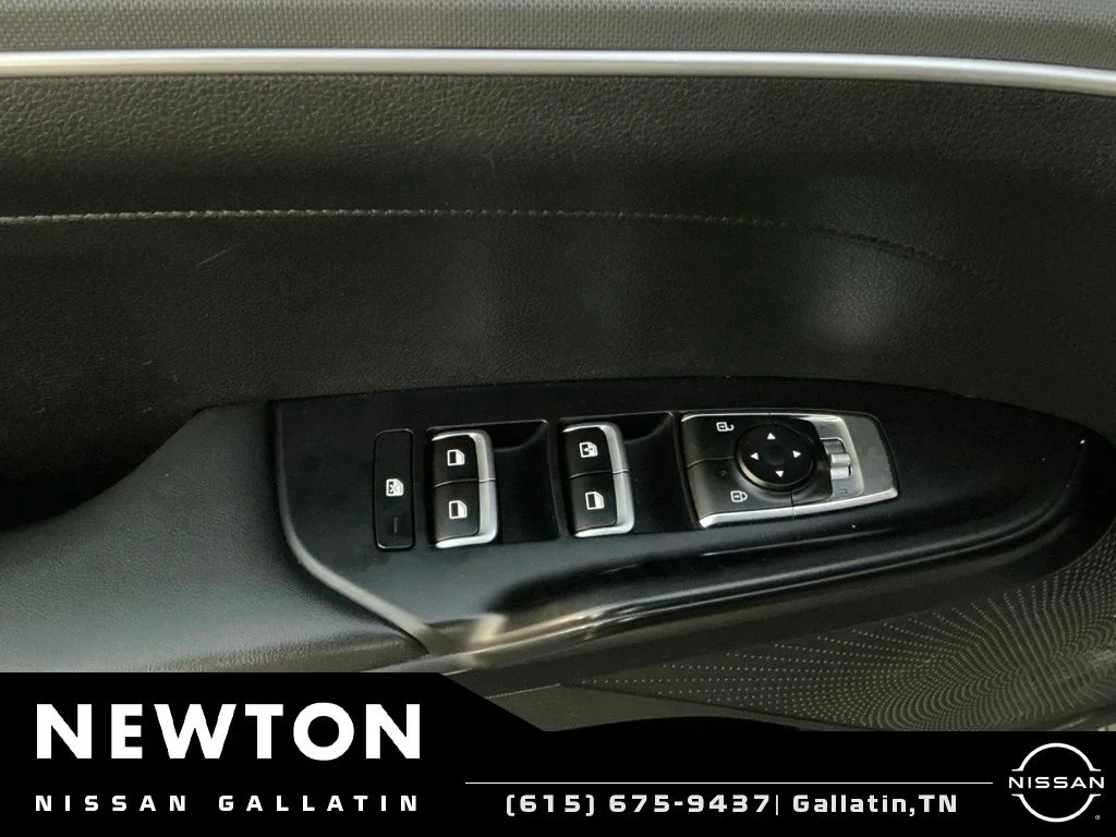 Used 2022 Silver Kia LXS image 3