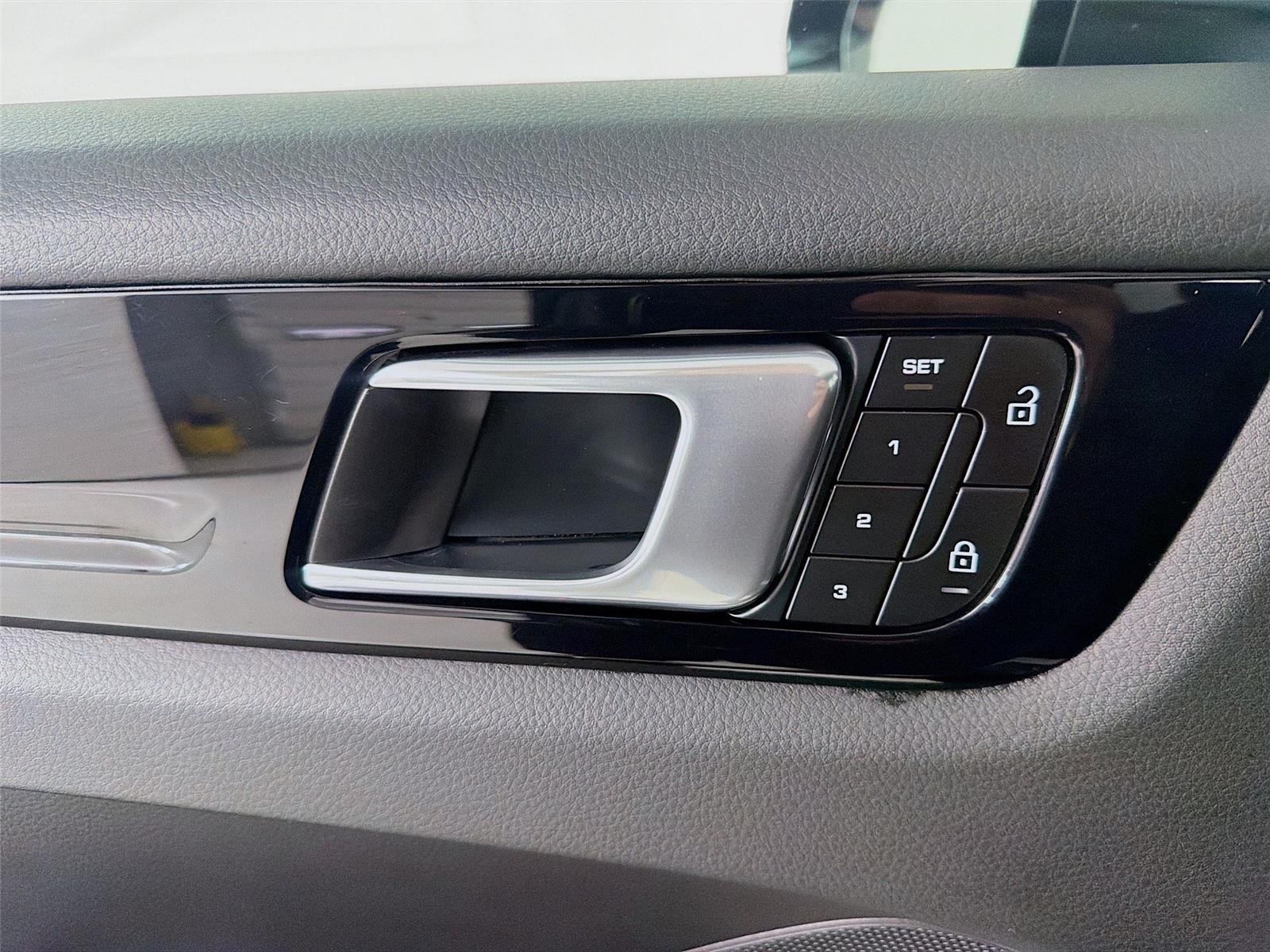 Used 2023 Chromitblack Metallic Porsche Base image 7