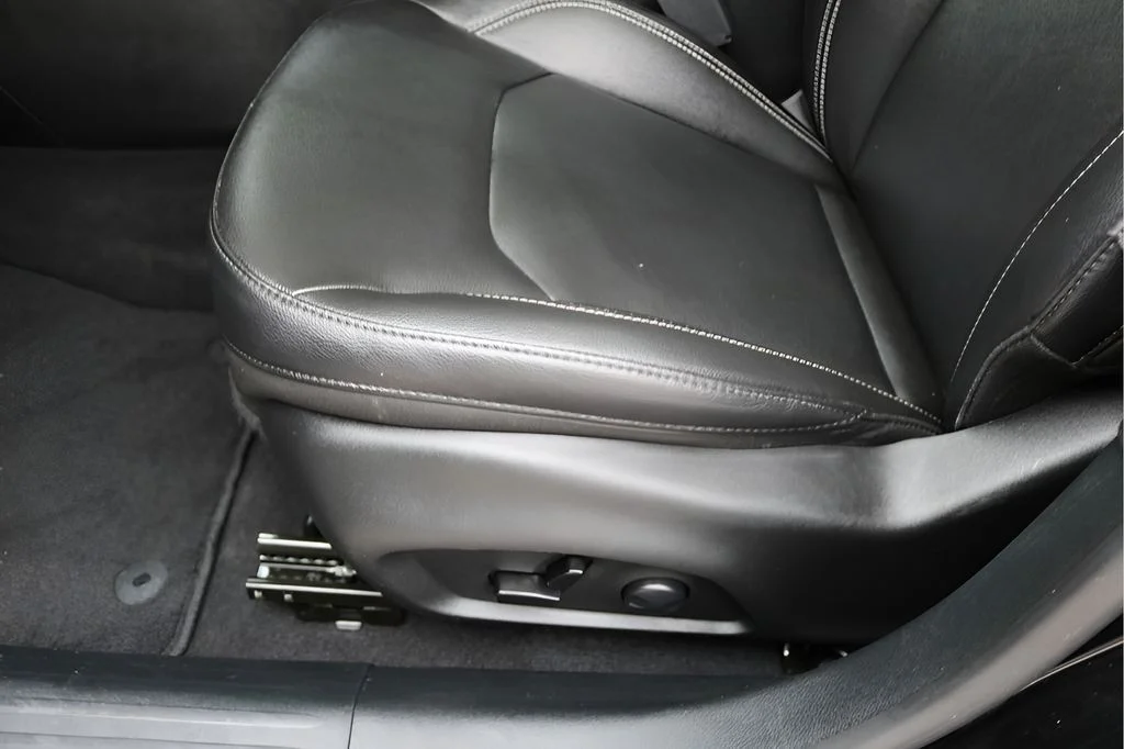 Used 2024 Black Jeep Limited image 13