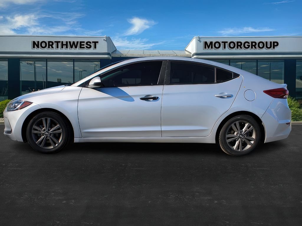 2018 Hyundai Elantra SEL photo 3