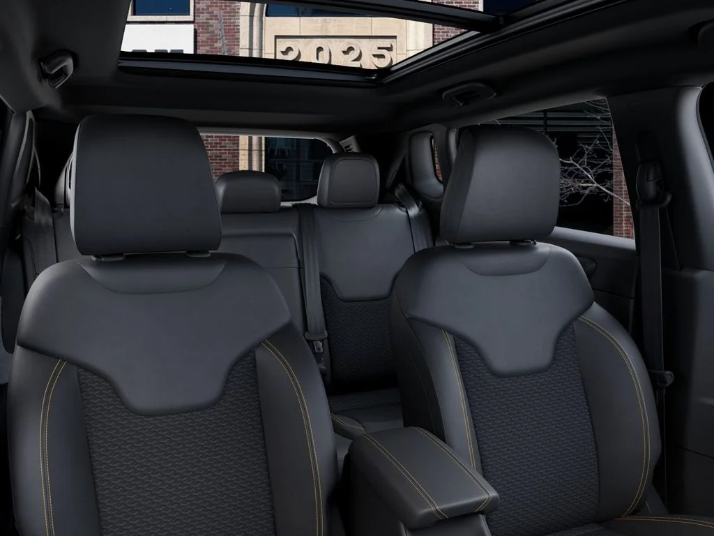 New 2026 Bright White Clearcoat Jeep Latitude image 26